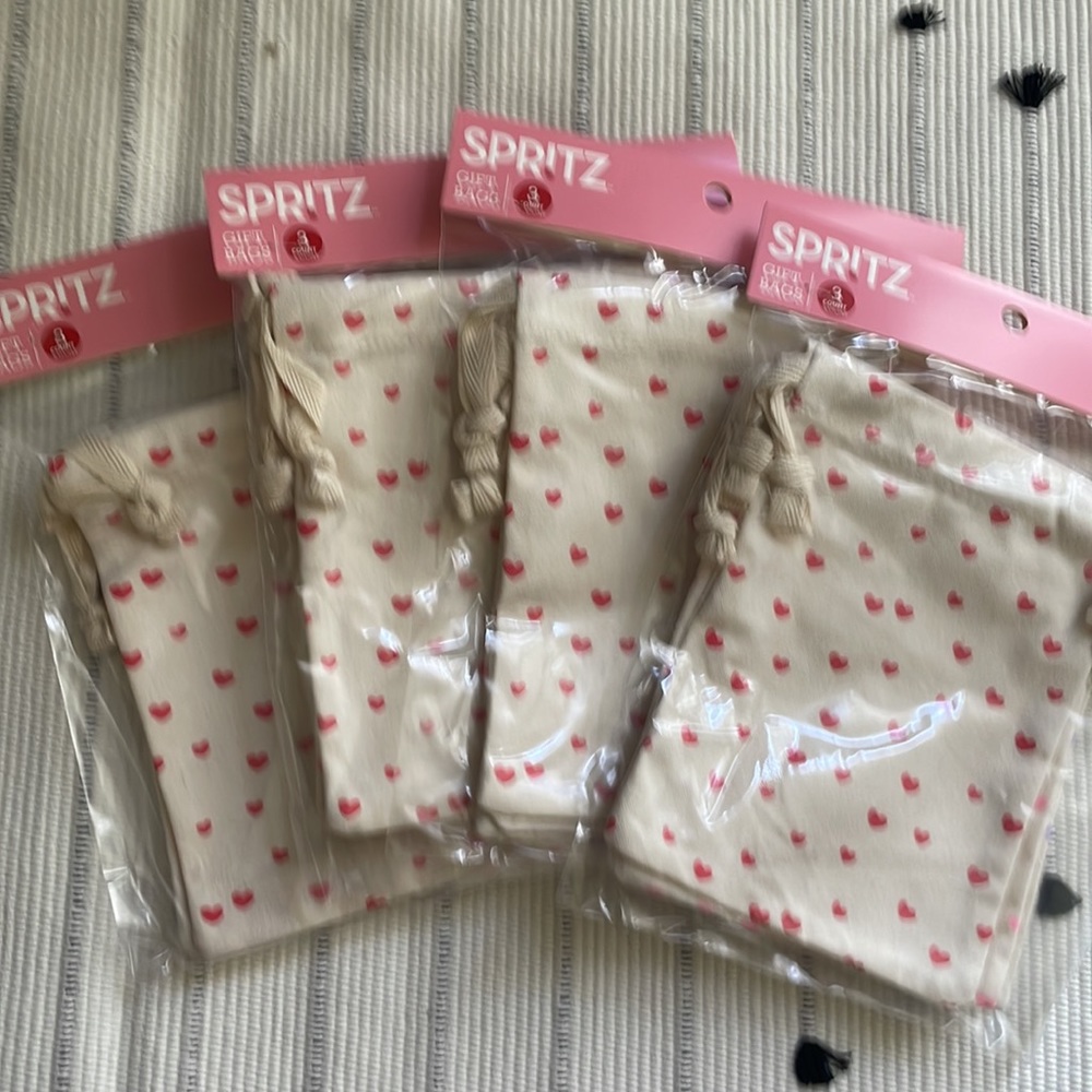 Small Gift Bags. - Picture 2 of 3